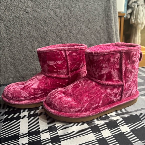 UGG Vibrant Pink Plush boots - Picture 7 of 8